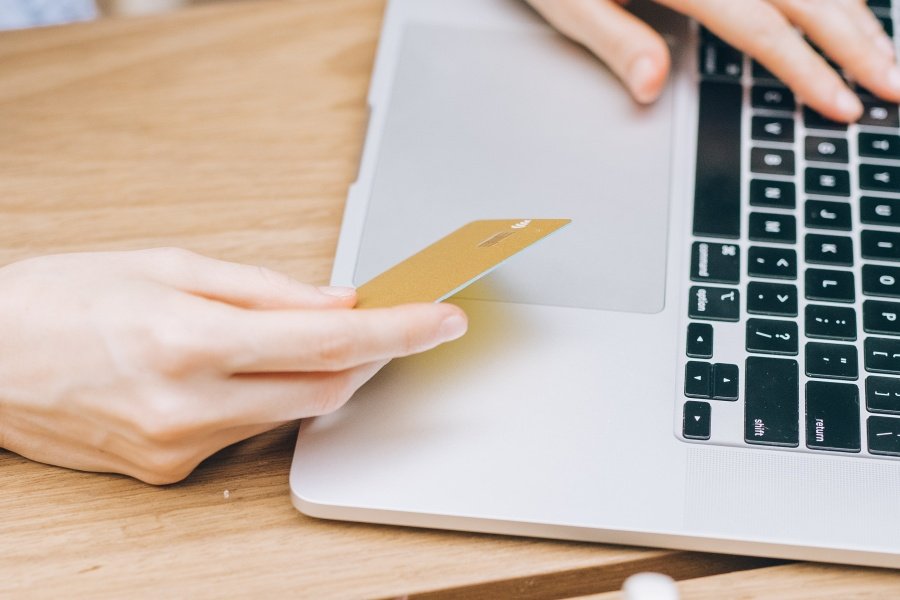 karta platnicza laptop zetony kasa fiskalna